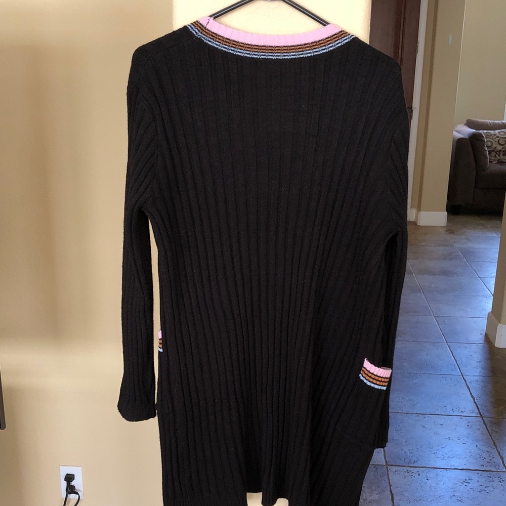Elegant Black Cardigan with Pink Accents - Picture 4 of 5